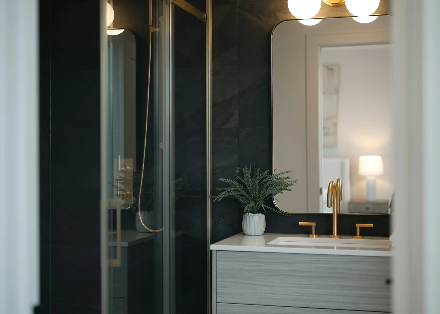 Vena Banyo Dolabı